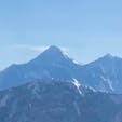 エベレスト山(サガルマタ)
中央がエベレストでその右はローツェ。遊覧飛行でかろうじて撮影できました。