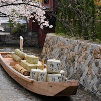 京都高瀬川の桜
高瀬川は、江戸時代初期に角倉了以・素庵の父子によって、京都の中心部と伏見を結ぶために物流用に開削された運河である。 開削から1920年までの約300年間京都・伏見間の水運に用いられた。名称はこの水運に用いる「高瀬舟」にちなんでいる。

#サント船長の写真