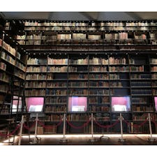 東洋文庫ミュージアム

東洋学の専門図書館、東洋文庫が運営する博物館です。目玉はモリソン書庫と呼ばれる貴重な本を収めた書架コーナー。特別展では美しい動植物の図鑑コレクションを見ることが出来ました。

静かで心落ちつくミュージアムでした。

#東京
#駒込