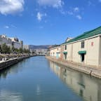 ２日目３日目は小樽と、青い池を見に行きました✨✨
小樽は、駅から割と歩くので、体力を温存していかないと小さい子とかは疲れちゃうかも💦
青い池は、バスツアーで行ったのですが、まだ冬春手前ってこともあり、池が凍ってて青い池本来の姿は見れなかったけどそれはそれで綺麗でした‼︎池の奥にある、川が綺麗でした！
帰りは山道を下って降りてきて結構酔いました🤢🤢