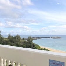 【モリマーリゾートホテル】
沖縄 読谷村

全室、海を見渡せる部屋。
部屋の中にはシステムキッチンもあり、リゾートホテルでありながらコンドミニアムな機能もある。