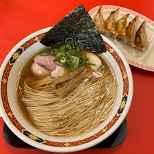 2023年3月26日(日)
レトロな雰囲気の店内が特徴的な中華そば 麺や食堂
一番人気の味玉そばを注文！
SNSで見てた通り美しい麺線でした🍜
餃子と一緒に美味しく頂きました😋

#味玉そば #名物 #餃子 #中華そば #麺や食堂 #本店
#本厚木 #神奈川 #グルメ #ラーメン