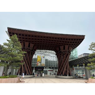 高速バスで金沢へ。
車のことが多いので、金沢駅に降り立ったのは初めてかも！
観たかったのだよコレ◎