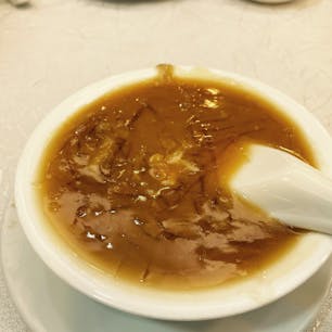 中環にある尚興潮州海鮮飯店
フカヒレスープ、レタス炒め、ブロッコリーと卵白のチャーハン美味しかった！