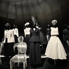 東京・清澄白河にある「東京都現代美術館」では、世界的なコスメブランド「クリスチャン・ディオール」の世界と歴史を発信する展覧会を5月28日まで開催しています。
イヴ・サンローランやディオールなど、世界的なデザイナーが手がけたドレスやバッグを歴史を学びながら鑑賞してみてはいかがでしょうか？

#東京 #清澄白河 #東京都現代美術館 #クリスチャンディオール展 #旅田サトシ