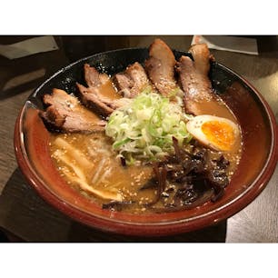 #札幌ラーメン共和国 #吉川商店 #行列 #焙煎ごまみそ炙りとろ旨チャーシュー麺 #こってり