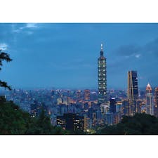 台北101タワーと夜景。
象山歩道から。