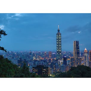 台北101タワーと夜景。
象山歩道から。