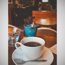 金沢の老舗ライブ喫茶「もっきりや」さん。
昼間は喫茶営業しており、夜は毎日のようにライブを開催しているみたい。
店内にはレコードで音楽が流れ、マスターのコーヒーも美味しい。

前夜にライブで訪れて、翌日昼食後にコーヒー飲みたくて訪れました。
金沢に住みたくさせるお店。

金沢21世紀美術館近く。
「もっきりや」