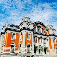 大阪　大阪市中央公会堂

大阪の中心部、中之島にあります。
ネオルネッサンス様式の外観が
美しいです。
辰野金吾氏設計