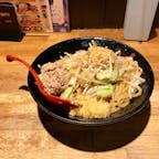 神奈川県川崎の三田製麺所で「ニンニクアブラそば」を食べました。

二郎系のまぜそばで、すごくおいしかったです