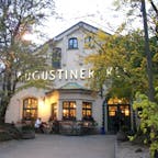 ドイツ・ミュンヘン
【アウグスティナーケラー（Augustinerkeller）】
ミュンヘンで一番古いと言われている銘柄「アウグスティナー（Augustiner）」のビアホール。
穴蔵のような造りのレストラン内や風が心地よいテラス席などでビールが楽しめる。