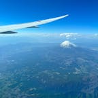 ちょっと遅くなってしまいましたが、4月に大阪まで行った時に、機内から撮りました。富士山がとっても綺麗に見えました。