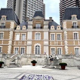 ミシュラン三つ星のJoel Robuchon （ジョエル・ロブション）

東京の「恵比寿ガーデンプレイス」にある、まるでお城のような建物。ミシュランの星を持つジョエル・ロブションが手掛けるフレンチレストラン。特別な日にいかがでしょうか？

# ジョエルロブション#JoelRobuchon#フレンチ#恵比寿#恵比寿ガーデンプレイス