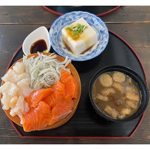 三色丼（サーモン・ホタテ・しらす）

海鮮食堂　出世魚

#尾道グルメ　#広島