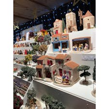 マルセイユのクリスマスマーケットで並ぶサントン人形たち