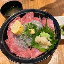 用宗海岸 次郎丸さんの上紅白丼