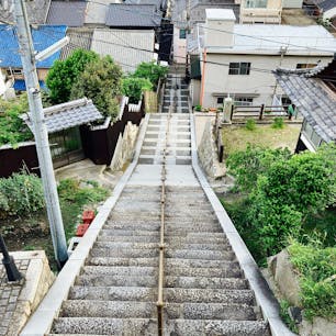広島　鞆の浦

急な石階段を登ると
鞆の浦の街が見渡せる
絶景スポットが。

憧れのポニョと坂本龍馬の街