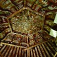 会津の飯盛山に建立されている六角三層で木造のさざえ堂は、堂内が二重螺旋のスロープになっており、上りと下りの参拝者がすれ違うことがない構造になっています。


#福島県 #会津若松 #さざえ堂 #飯盛山