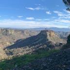 「死にゆく街」「天空の村」と呼ばれる「チヴィタ・ディ・バニョレージョ」です。