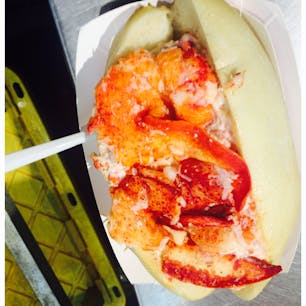 フィッシャーマンズワーフ
ロブスターロール 23ドル
美味しいけど結構いいお値段‥