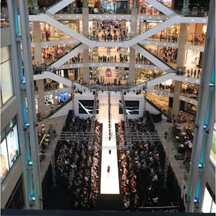 クアラルンプール
ショッピングモール
pavilion
ファションショーが行われていました。