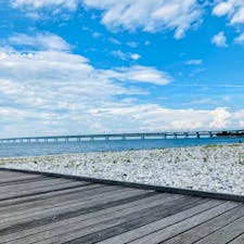 大阪　マーブルビーチ

天気が良く
遠くに関西国際空港の連絡橋が。