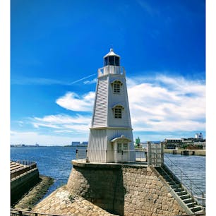 大阪　旧堺燈台

100年以上前の木造燈台
そこに立ち、いろんな時代を
見てきたのだろう。