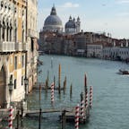 🇮🇹 イタリア・ヴェネツィア

しばらく待ち受けにしていたお気に入りの写真🥰

ローマからの日帰りだったけど、列車から降りて見えた景色は忘れられない。
本当に美しい水の都でした。

#puku2'15
#puku2"02
#イタリア#ヴェネツィア#運河