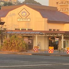 横須賀湾　

何を隠そう、此処はアメリカ海軍と日本の海上自衛隊基地が有ります。
潜水艦やイージス艦がゴロゴロ有りました。

#サント船長の写真　#伊豆・鎌倉旅行