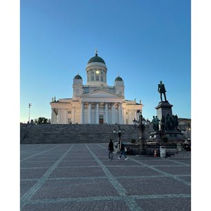 #2023年8月フィンランド旅行記

8月中旬、21:30頃のヘルシンキ大聖堂。空にはまだ明るさが残っていて夜の撮影に弱い私のiPhoneでも撮影できました😊
2、3枚目は朝9:30頃。この時間は人出も少なく静かでした。階段上から眺めを楽しみました。

#フィンランド
#ヘルシンキ