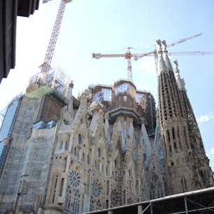 サグラダファミリア
今はもっと建築が進んだはず…
夢のある建物です