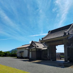 #仙巌園　#世界文化遺産
#鹿児島県、島津家別邸。
美しい松の木と、雄大な桜島を一望できる
美しい庭園は見応えがあります。
名物、両棒餅（ぢゃんぼ餅）と緑茶🍵で
ほっと一息。とても優雅な気持ちを
味わえる場所です。