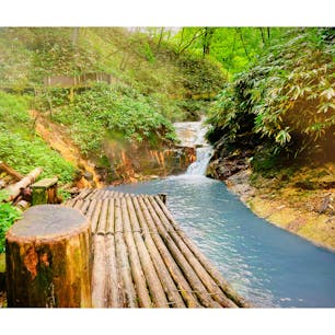 北海道・登別の大湯沼川天然足湯♨️

自然のなかで森林浴を楽しみながら、湯の川の天然足湯を楽しめます❣️

登別温泉を訪れたら、ぜひ寄っておきたいオススメのスポットです✨