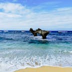 #沖縄　#ハートロック　
ハート❤️の岩というより。、🤔
クジラの尾２つって感じ。。
#知念岬　#奥武島（おうじま)
#ニライカナイ橋
どこへ行っても、真っ青で最高👍
