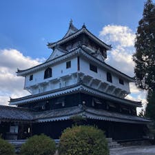 山口県/岩国城

'22.12.19

城内には刀や甲冑の展示があり、天守閣からは錦帯橋もきれいに見えました。
（３枚目はロープウェイ🚡からの景色です😅）

#puku2'22
#puku2"12
#puku2青春18きっぷ旅'22.12
#puku2山口
#山口#岩国城#城