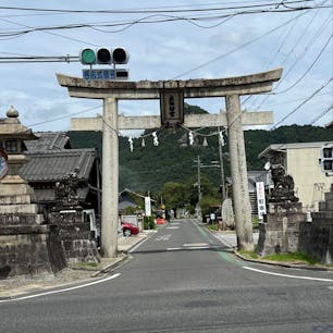 太郎坊参道の野面灯篭



#サント船長の写真　#太郎坊宮　#滋賀県