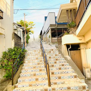 兵庫　赤穂
きらきら坂

早朝はお店も閉まり
誰もいない
静かな坂でした。