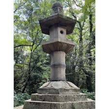 熱田神宮の佐久間灯篭

日本三大大灯篭です、
他に京都南禅寺の佐久間灯篭　上野東照宮のお化け灯篭です♪

#サント船長の写真　#日本三大灯篭　#名古屋旅行