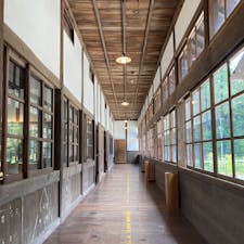 岡山　旧吹屋小学校

雰囲気のいい廊下
木製の机と椅子
黒板
理科の実験器具

小学生の頃の思い出が
よみがえります。