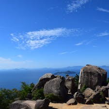 厳島神社などと一緒に世界遺産に認定されている弥山。535mと低山のため、海抜0メートルからのハイキング。
ご褒美は瀬戸内海が360度広がる大パノラマ
