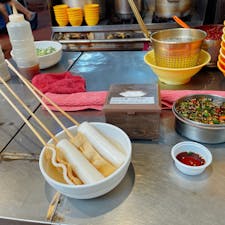 富平カントン市場
釜山おでん。
ムルトッって言う名のお餅が釜山名物。
タレにつけて食べました😋