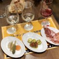 世界初！空港内ワイン醸造所併設ワインバル
【大阪エアターミナルワイナリー】

半径50マイルの地元の食材を用いた南イタリア料理と、空港内のワイン醸造所で造られたワインをその場で楽しめます。
お土産にワインを買っていくのも◎
