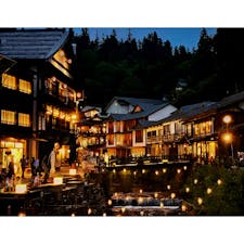 山形の銀山温泉へ♨️

大正レトロな旅館が建ち並び、とても素敵な町並みでした🥰

雪景色もとても美しいとのことなので、次はぜひ冬に訪れてみたいです✨