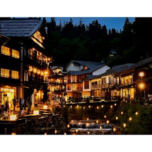 山形の銀山温泉へ♨️

大正レトロな旅館が建ち並び、とても素敵な町並みでした🥰

雪景色もとても美しいとのことなので、次はぜひ冬に訪れてみたいです✨