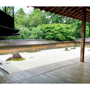 京都　龍安寺

何年ぶりかに行きましたが
やはり落ち着く石庭
