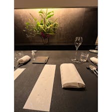 京都府/祇園呂色

小霜シェフの2店舗目のお店。3店舗目が先日投稿した『真白』です。

ここには載せられなかったのですが、呂色も真白もフレッシュハーブティーと焼きたてのフィナンシェがデザートに出てきます🫖

#puku2'21
#puku2"11
#puku2京都
#京都#祇園呂色#グルメ