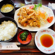 15年前に社員旅行で訪れて感動した、このお店へ。
ボリュームすごいのだけど、脂っこすぎずに、辛子としょうゆを付けるとご飯も進みます。
お盆の昼間ということで、90分くらい待ちました😅
でも待って良かったと思えるクオリティ！
ご馳走様でした。