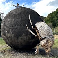 群馬県の中之条でやっている中之条ビエンナーレ。巨大フン転がしは、私の知人の作家さんの作品です。

1日では全ては回りきれないほどのアート作品！ぜひ！ご覧ください。

中之条ビエンナーレ
群馬県中之条町 町内各所

展示期間
2023年9月9日(土)-10月9日(月)の31日間　9:30-17:00　無休

イベント内容
温泉街や木造校舎など町内各所で絵画、彫刻、写真、インスタレーション等の展示、ほかパフォーマンスを開催

#中之条
#中之条ビエンナーレ
#石坂孝雄