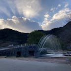 山口県/吉香公園

岩国城からロープウェイで下ってきた夕暮れ時に、雲間から見えた神々しい太陽の光。その場に居た人全員で見入ってしまったことを覚えています。

本当に一瞬の出来事でしたが、これも旅の思い出の一コマ☺️

#puku2'22
#puku2"12
#puku2青春18きっぷ旅'22.12
#puku2山口
#山口#吉香公園#公園#鳥居